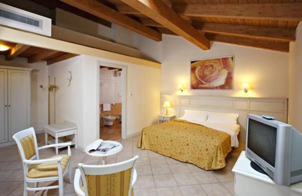Hotel Gabarda Carpi Room photo
