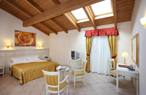 Hotel Gabarda Carpi Room photo