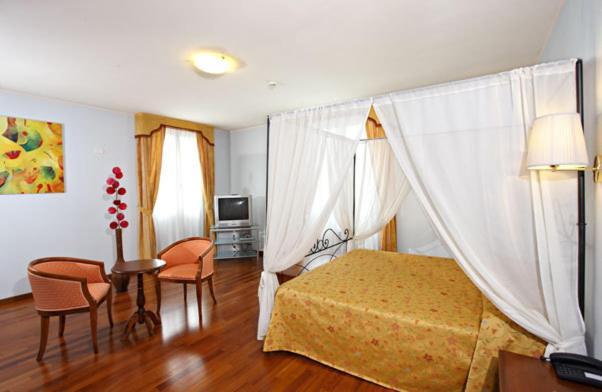 Hotel Gabarda Carpi Room photo