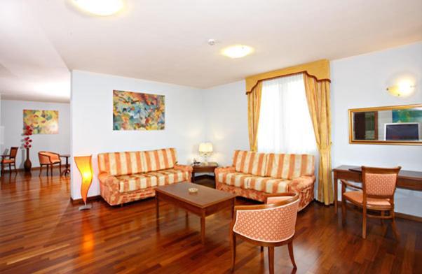 Hotel Gabarda Carpi Exterior photo