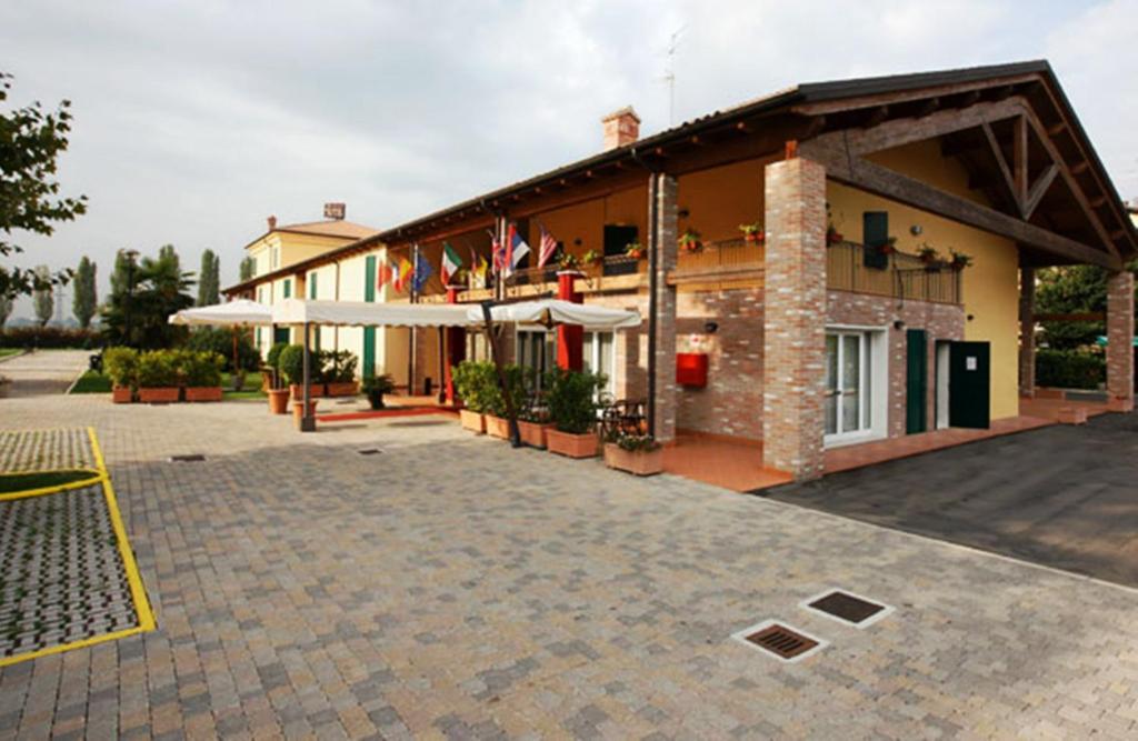 Hotel Gabarda Carpi Exterior photo